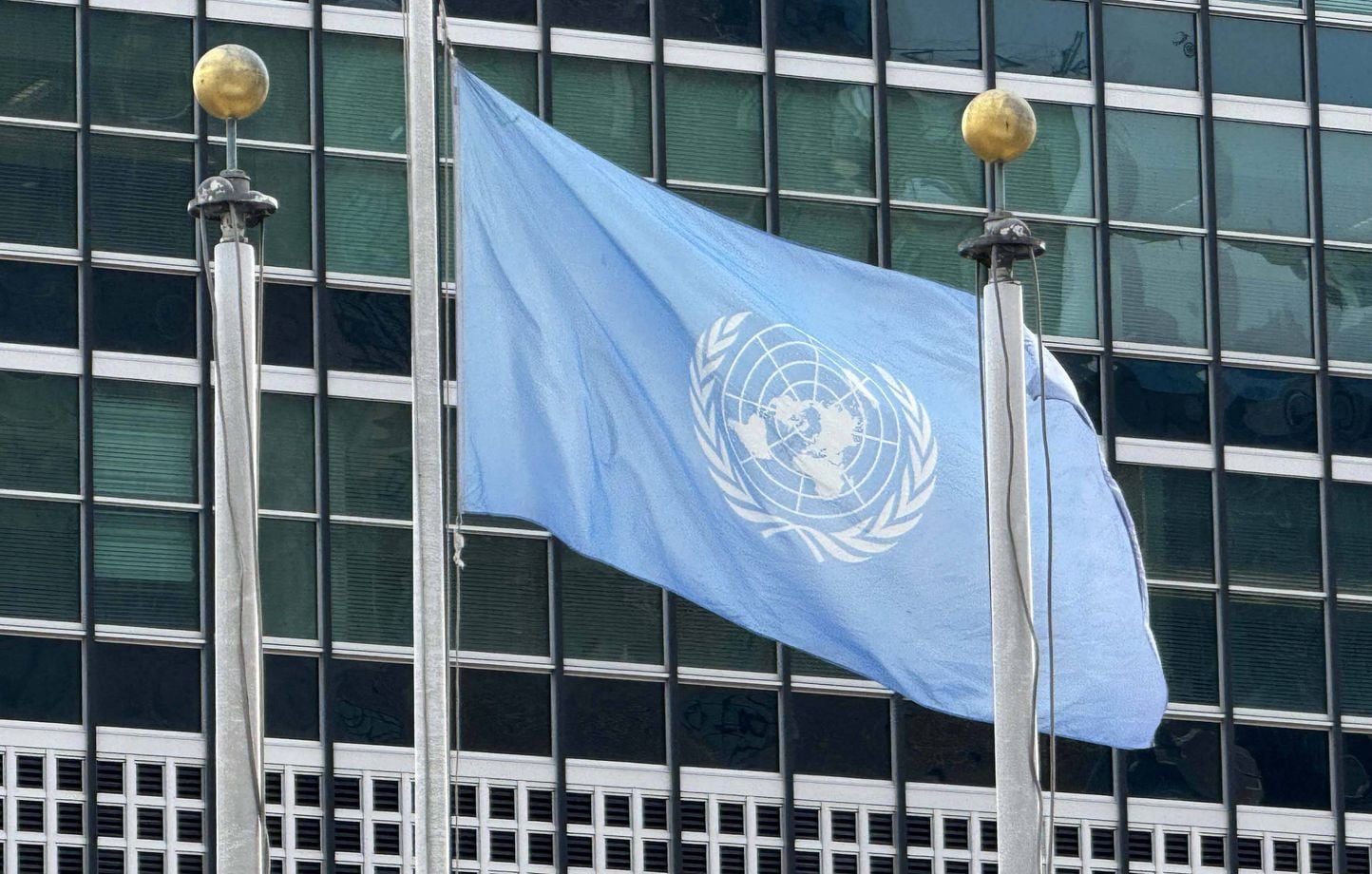 Un hombre muere tras prenderse fuego frente a la sede de la ONU en Nueva York Un hombre muere tras prenderse fuego frente a la sede de la ONU en Nueva York